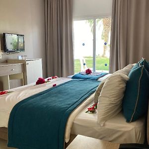 Zimmer mit Kingsize-Bett